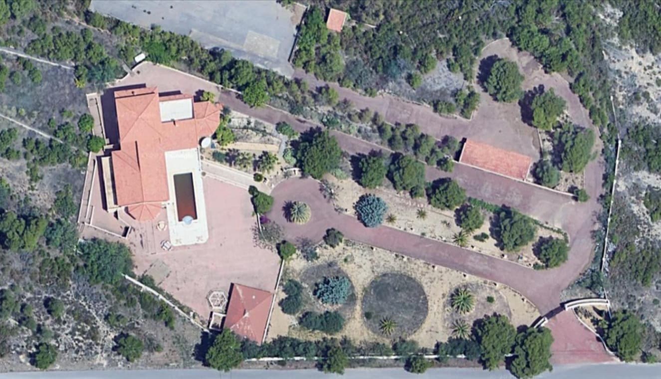 10 soveværelse Finca/Landehus til salg i La Nucia med swimmingpool garage - € 1.950.000 (Ref: 9132875)