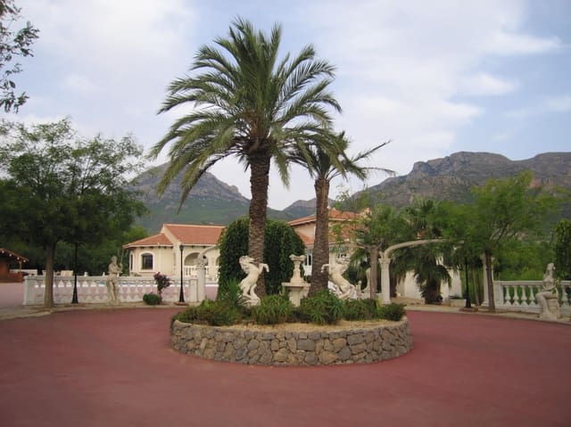 10 quarto Quinta/Casa Rural para venda em La Nucia com piscina garagem - 1 950 000 € (Ref: 9132875)