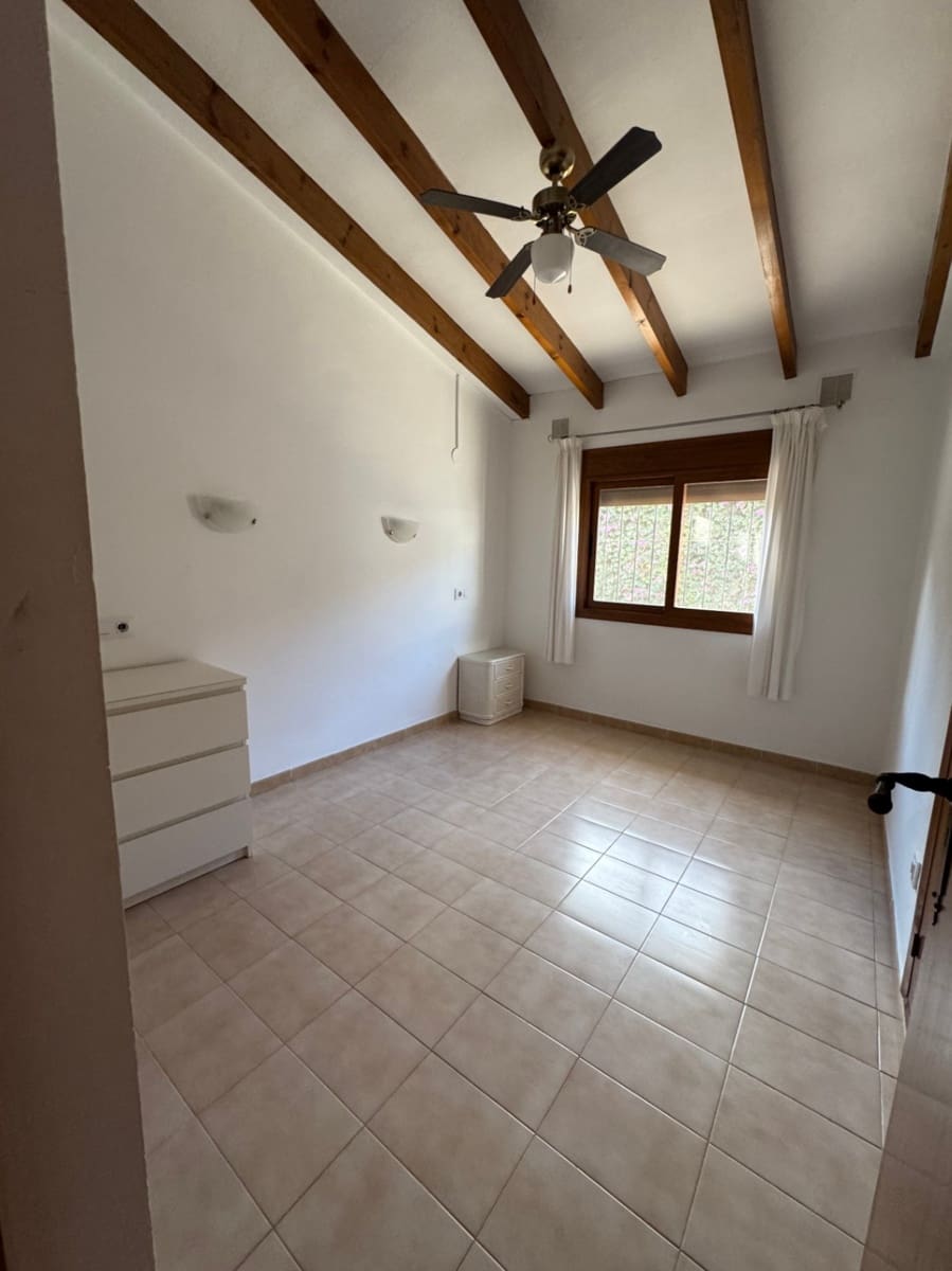 Chalet de 3 habitaciones en Benissa en alquiler - 1.950 € (Ref: 9511440)
