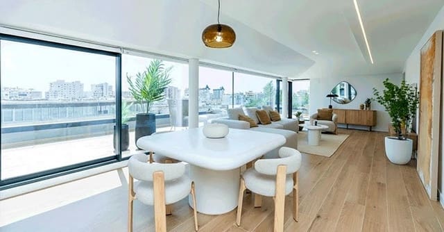 3 bedroom Penthouse for sale in Fuengirola with pool garage - € 1,550,000 (Ref: 9756444)