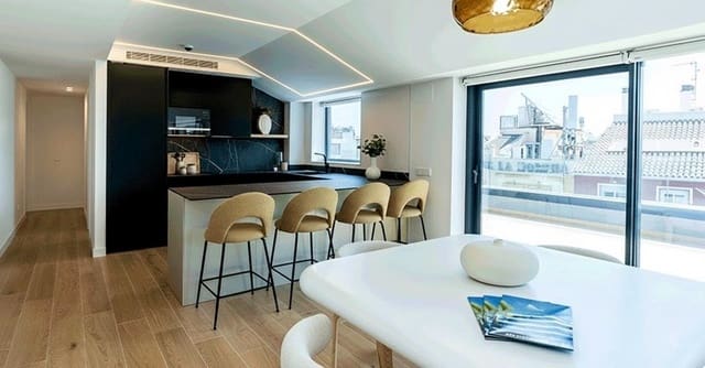 3 bedroom Penthouse for sale in Fuengirola with pool garage - € 1,550,000 (Ref: 9756444)