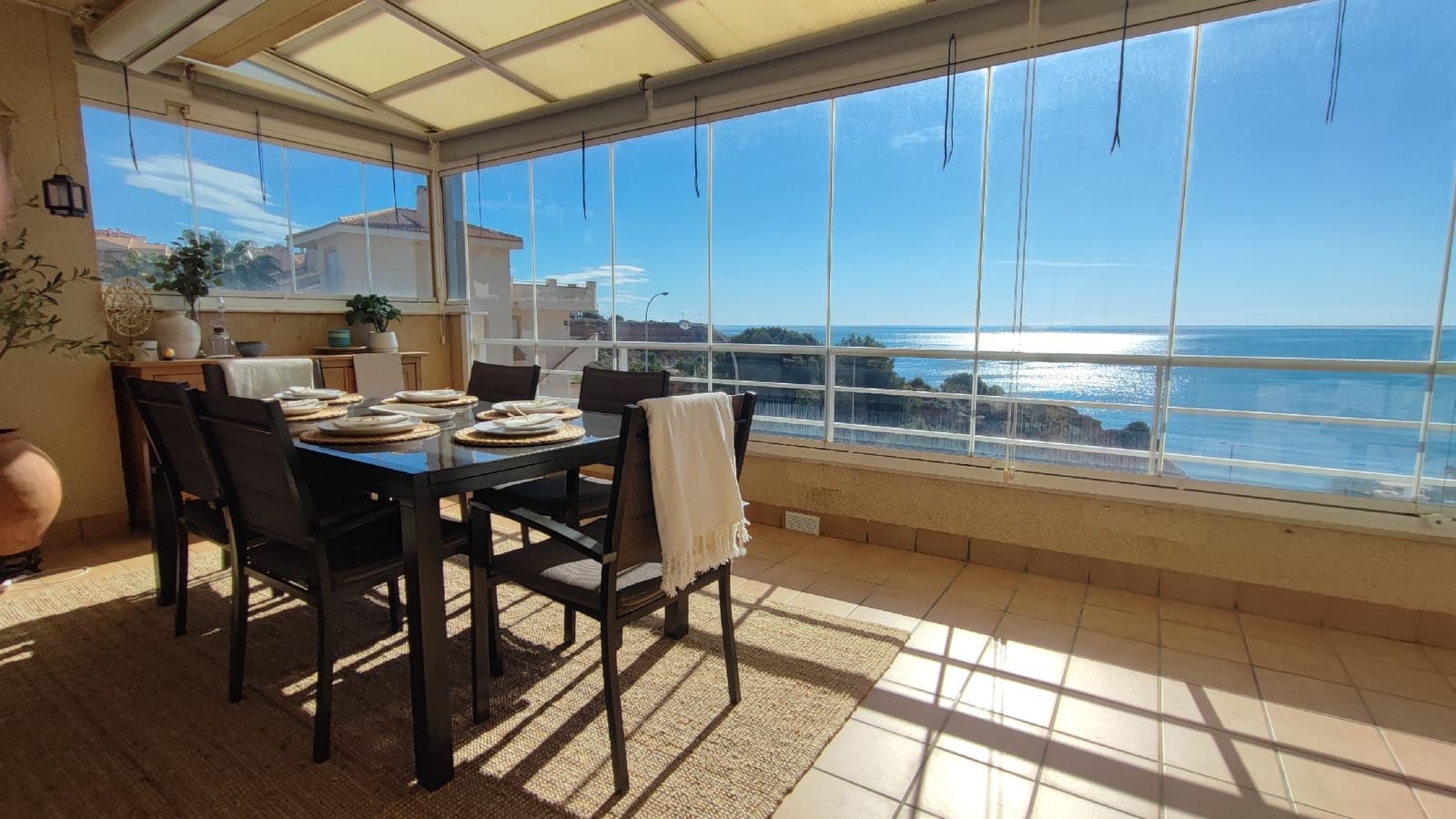 3 soveværelse Lejlighed til leje i Orihuela Costa med swimmingpool garage - € 1.950 (Ref: 8546041)