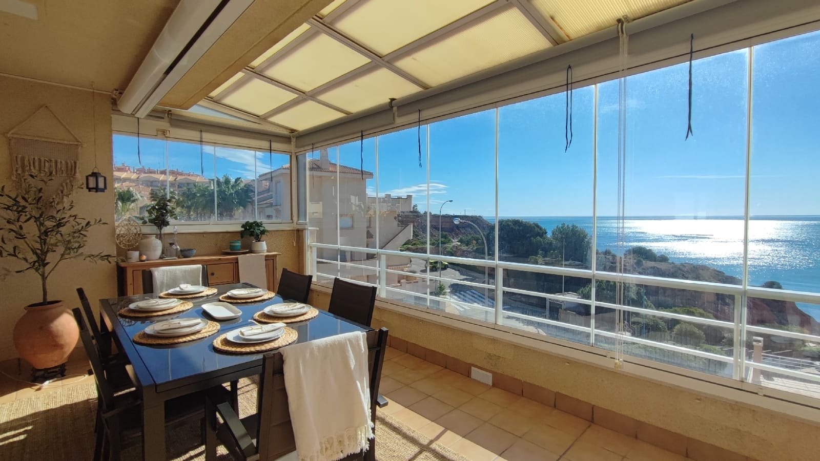 3 soveværelse Lejlighed til leje i Orihuela Costa med swimmingpool garage - € 1.950 (Ref: 8546041)