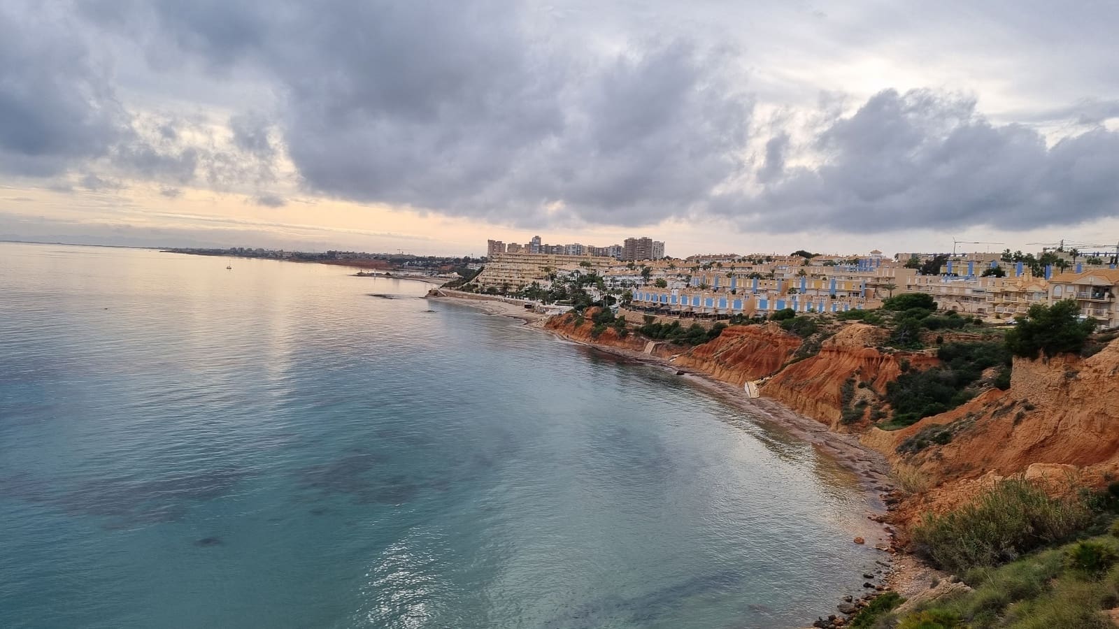 3 soveværelse Lejlighed til leje i Orihuela Costa med swimmingpool garage - € 1.950 (Ref: 8546041)