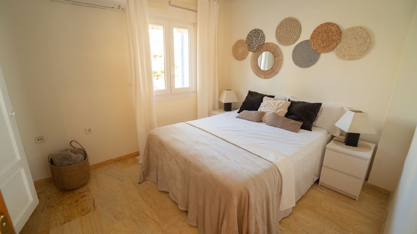 3 soveværelse Lejlighed til leje i Orihuela Costa med swimmingpool garage - € 1.950 (Ref: 8546041)