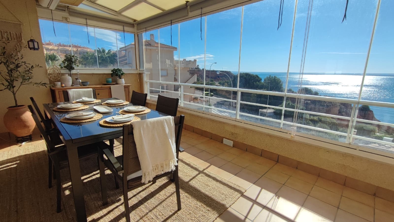 3 soveværelse Lejlighed til leje i Orihuela Costa med swimmingpool garage - € 1.950 (Ref: 8546041)