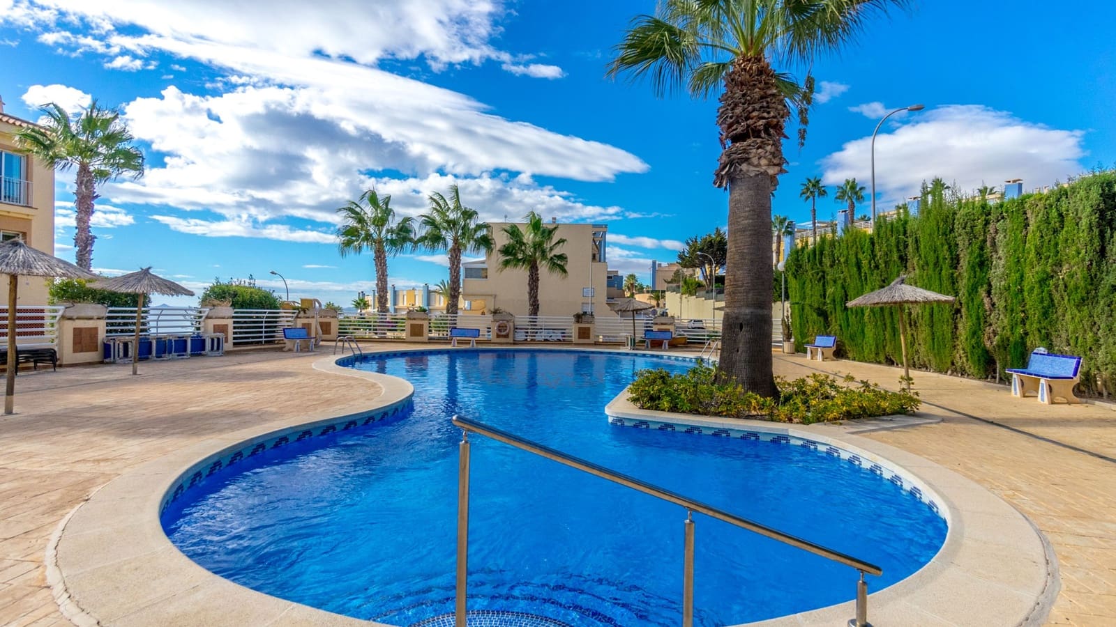 3 soveværelse Lejlighed til salg i Orihuela Costa med swimmingpool garage - € 369.000 (Ref: 8566832)