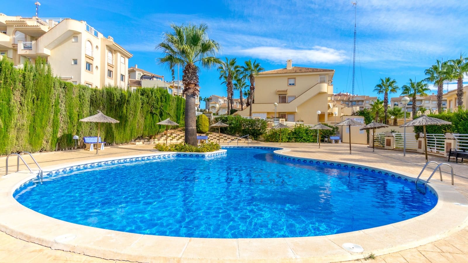 3 soveværelse Lejlighed til salg i Orihuela Costa med swimmingpool garage - € 369.000 (Ref: 8566832)