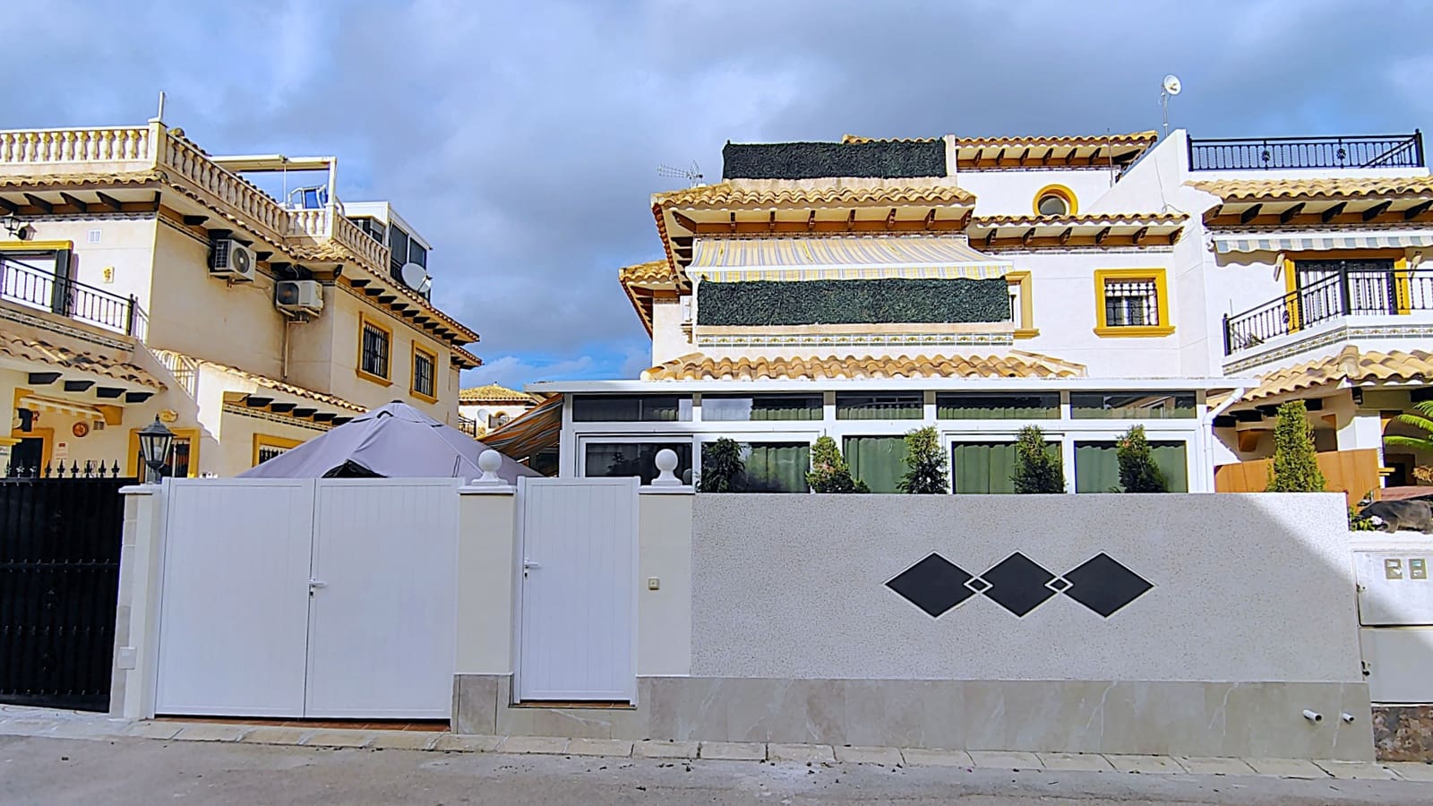 3 soveværelse Rækkehus til salg i La Zenia med swimmingpool garage - € 220.000 (Ref: 8637572)