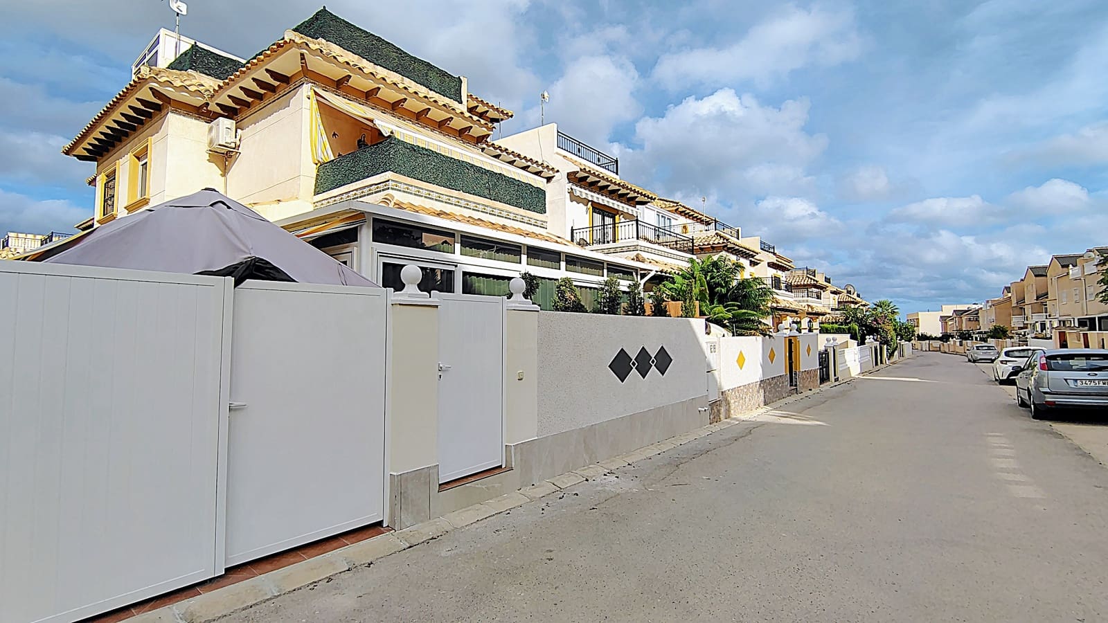 3 soveværelse Rækkehus til salg i La Zenia med swimmingpool garage - € 220.000 (Ref: 8637572)