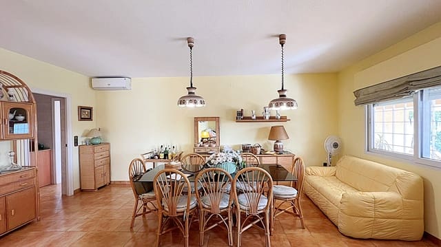 5 Zimmer Villa zu verkaufen in Dehesa de Campoamor, Orihuela mit Pool Garage - 780.000 € (Ref: 9657082)