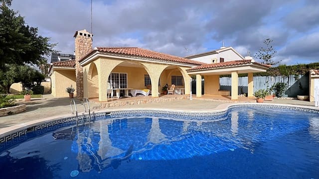 5 Zimmer Villa zu verkaufen in Dehesa de Campoamor, Orihuela mit Pool Garage - 780.000 € (Ref: 9657082)