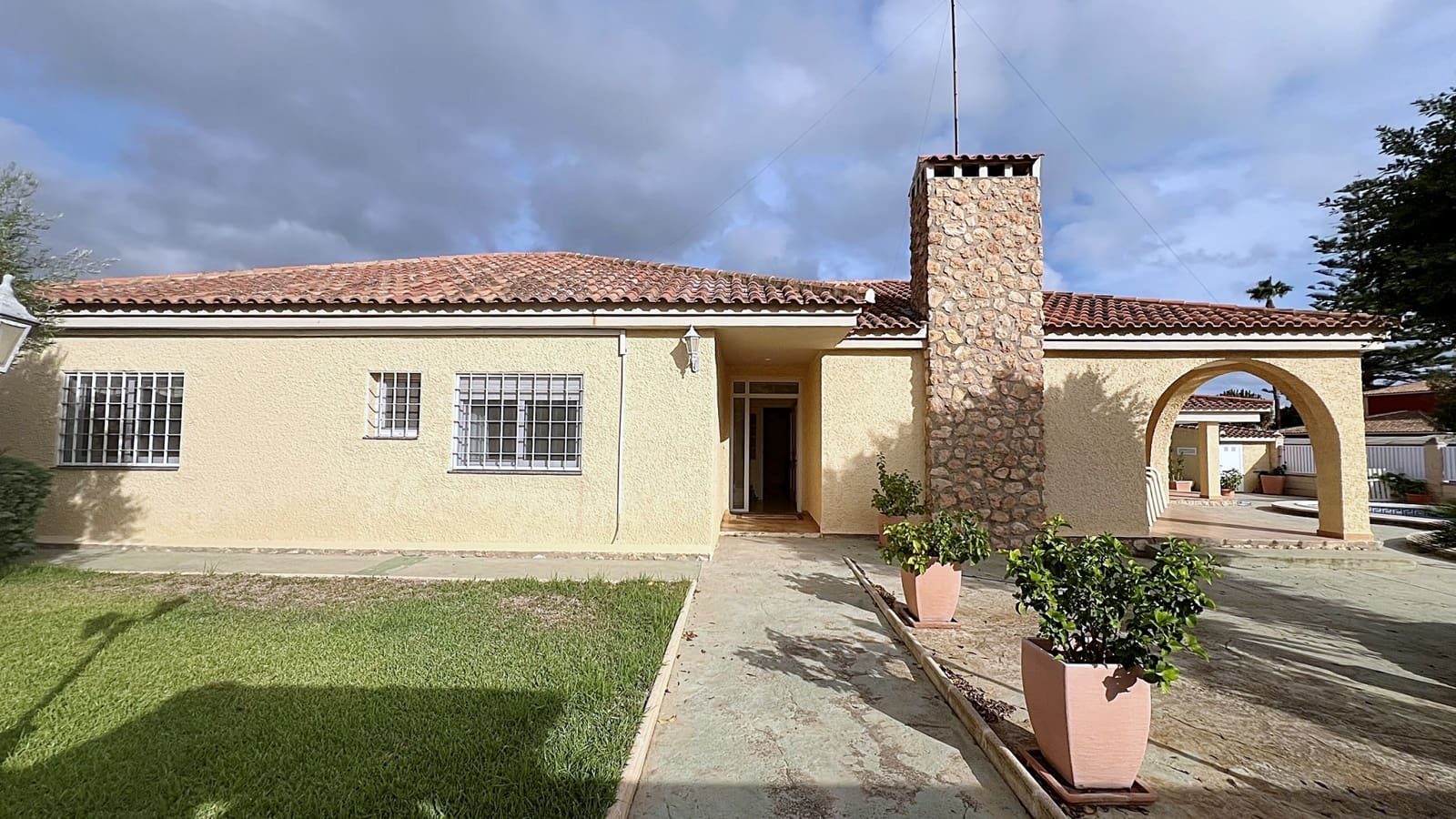 5 quarto Moradia para venda em Dehesa de Campoamor com piscina garagem - 780 000 € (Ref: 9657082)