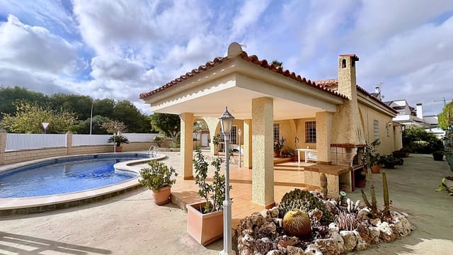 5 Zimmer Villa zu verkaufen in Dehesa de Campoamor, Orihuela mit Pool Garage - 780.000 € (Ref: 9657082)