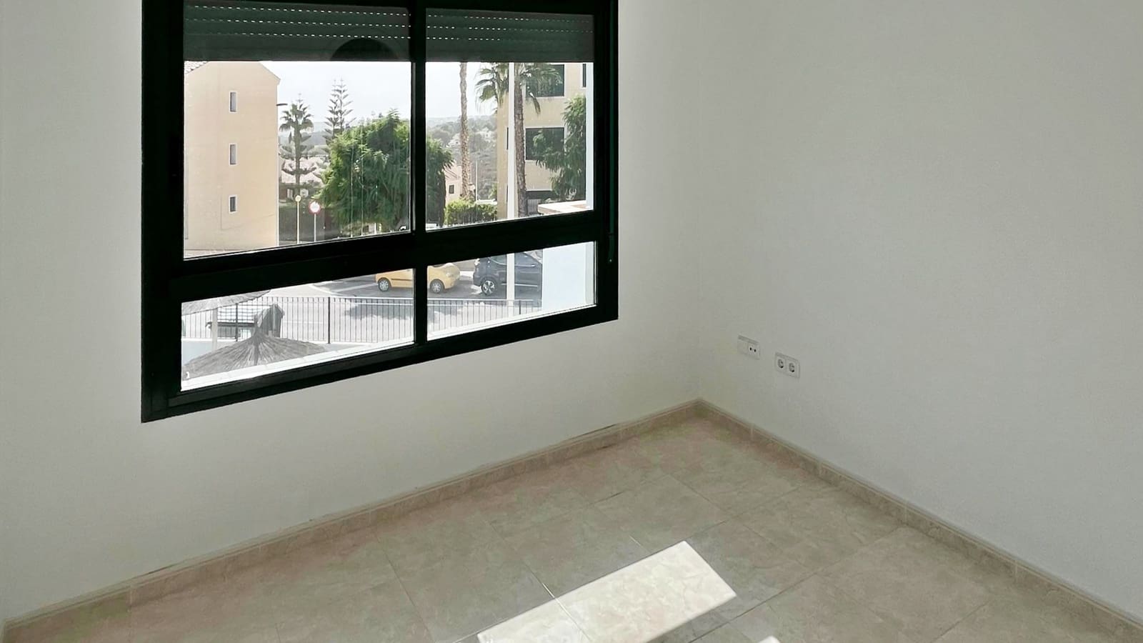 Bungalow de 2 habitaciones en Orihuela Costa en venta con piscina - 212.350 € (Ref: 9657856)