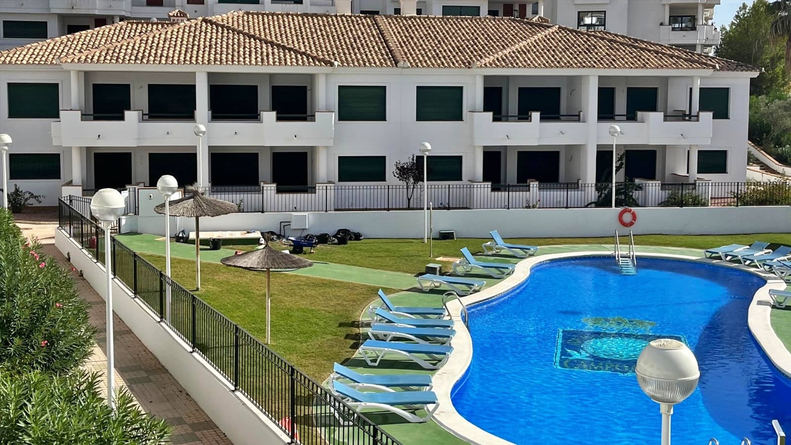 Bungalow de 2 habitaciones en Orihuela Costa en venta con piscina - 212.350 € (Ref: 9657856)