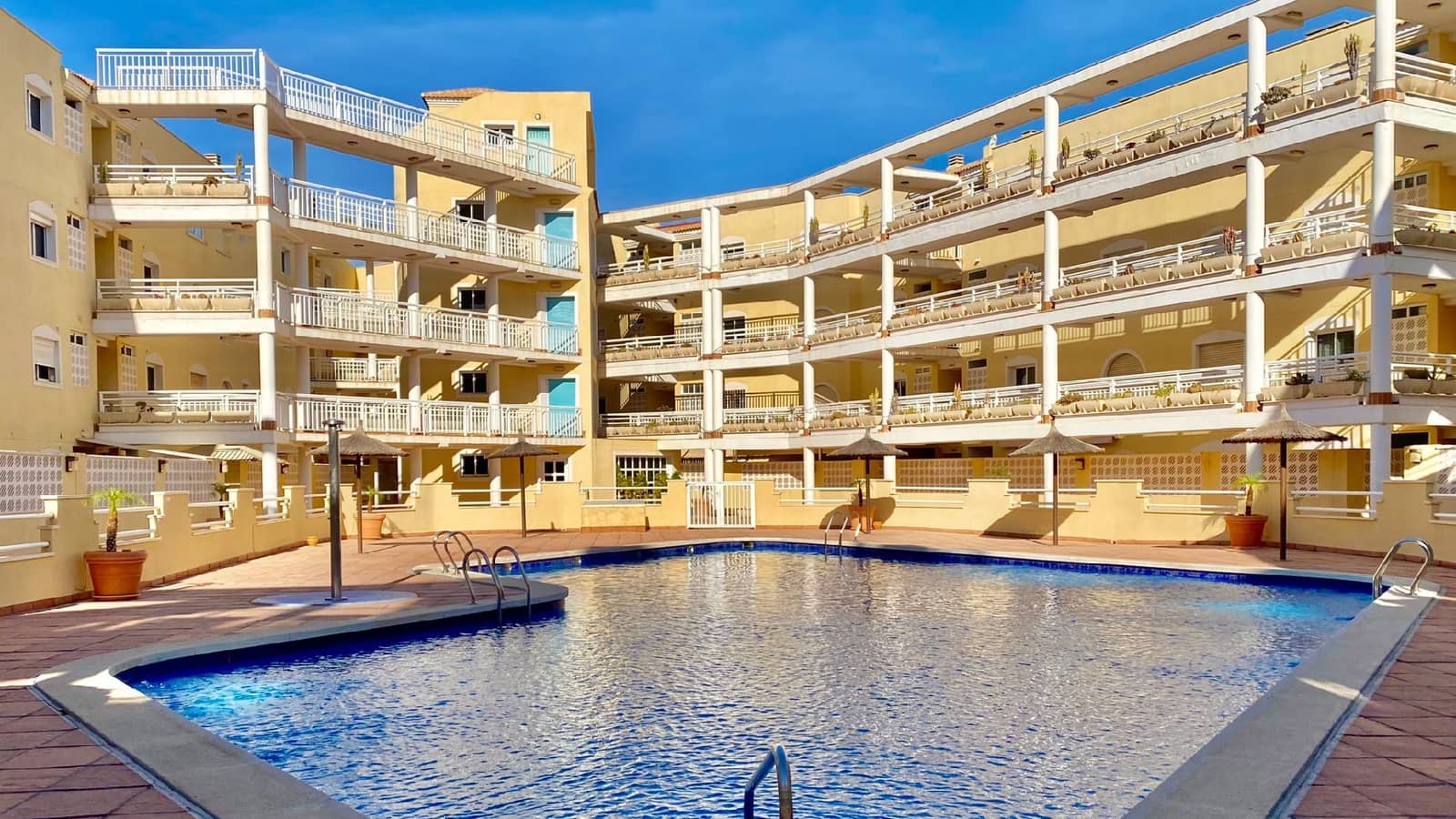 1 bedroom Beach Apartment for holiday rental in Orihuela Costa with pool - € 400 (Ref: 9826015)