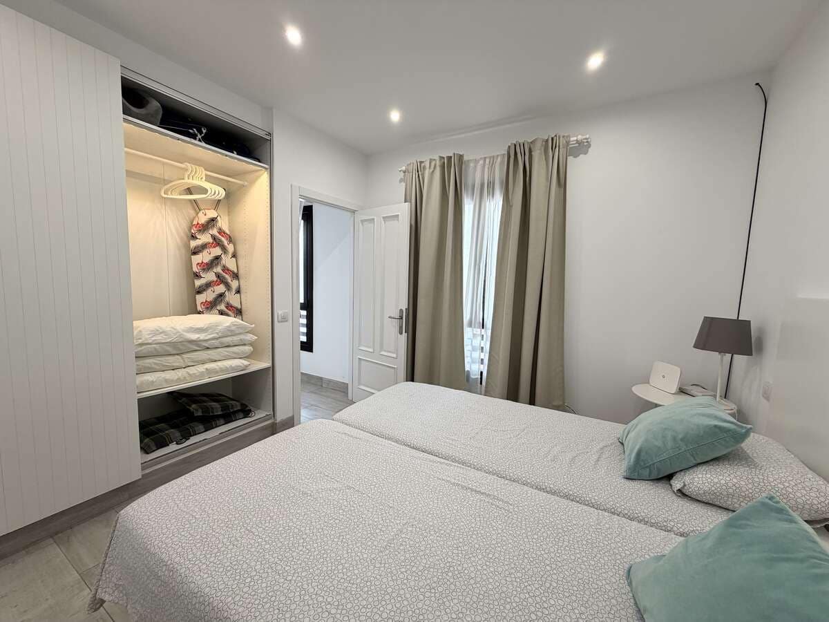 Appartement de 2 chambres à louer à Puerto del Carmen avec piscine - 1 400 € (Ref: 10006134)