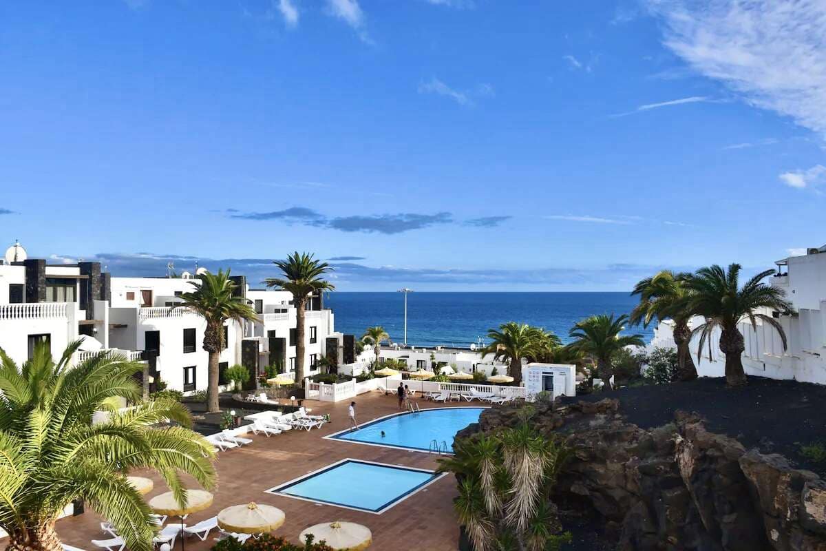 Appartement de 2 chambres à louer à Puerto del Carmen avec piscine - 1 400 € (Ref: 10006134)
