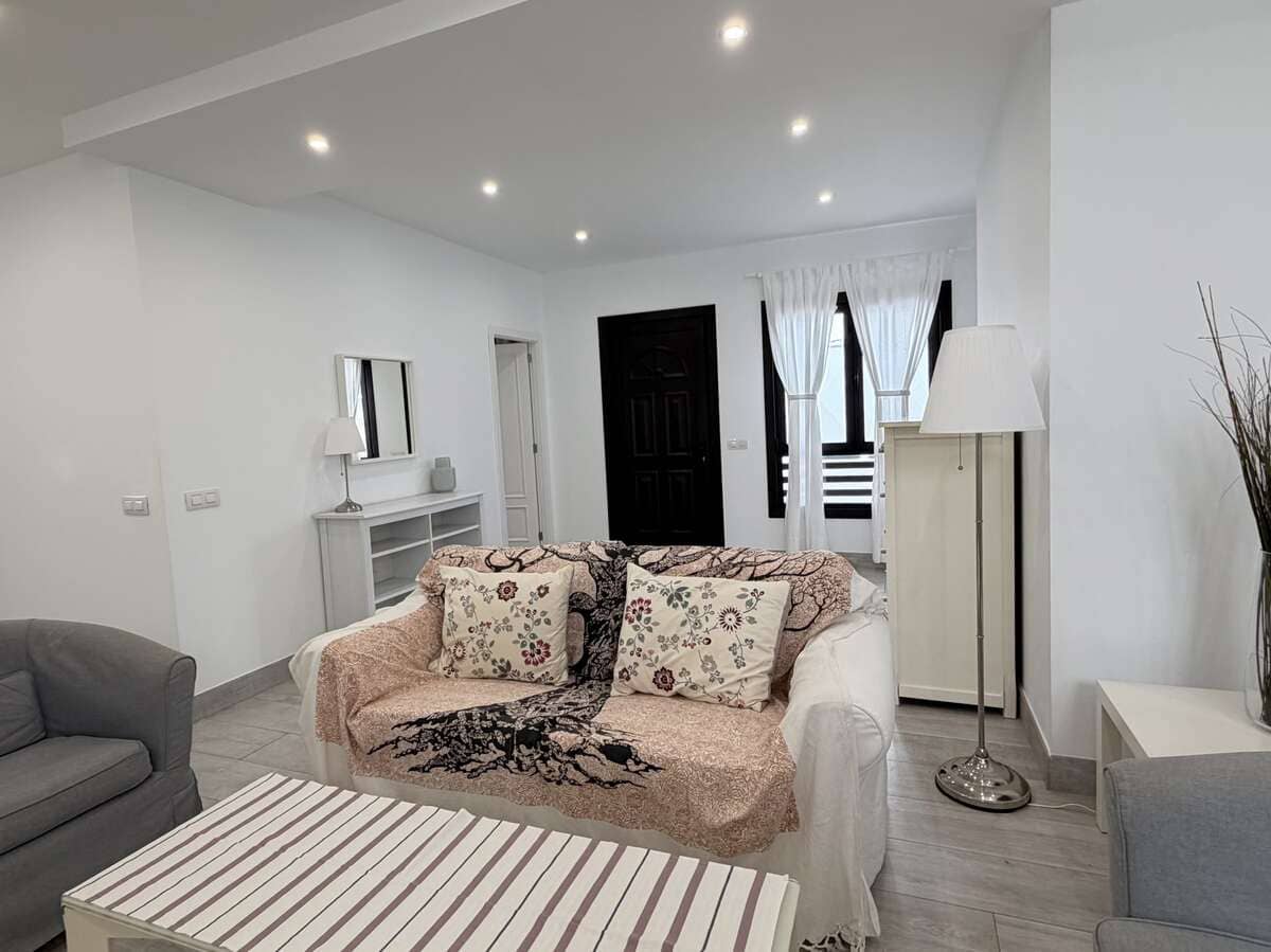 Appartement de 2 chambres à louer à Puerto del Carmen avec piscine - 1 400 € (Ref: 10006134)
