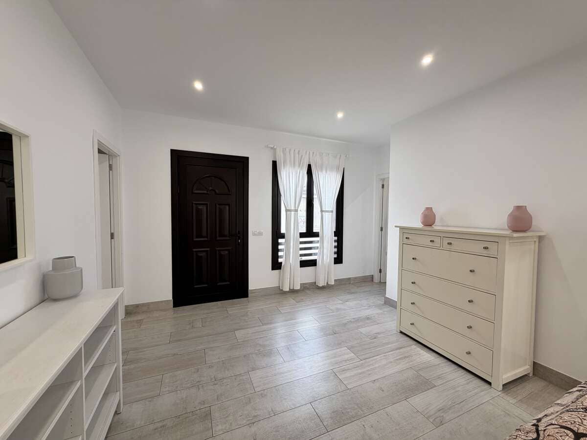 Appartement de 2 chambres à louer à Puerto del Carmen avec piscine - 1 400 € (Ref: 10006134)