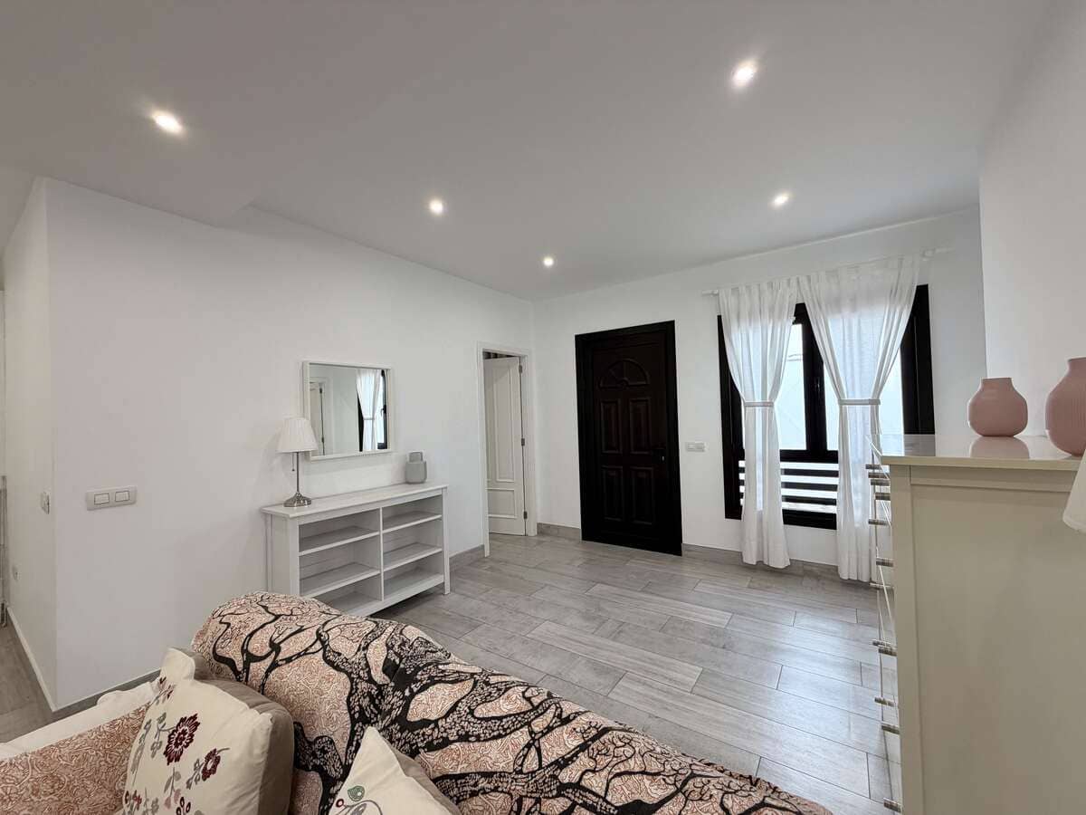 Appartement de 2 chambres à louer à Puerto del Carmen avec piscine - 1 400 € (Ref: 10006134)