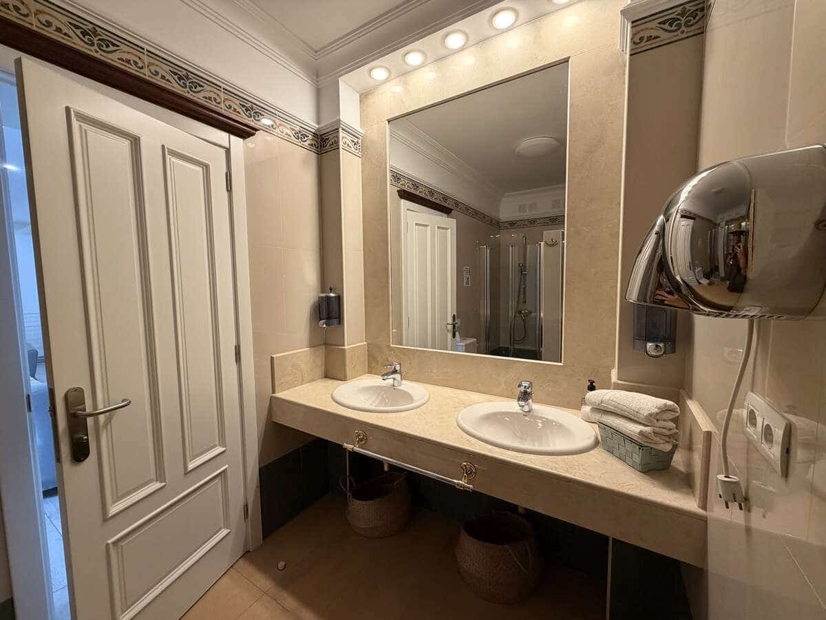 Appartement de 2 chambres à louer à Puerto del Carmen avec piscine - 1 400 € (Ref: 10006134)