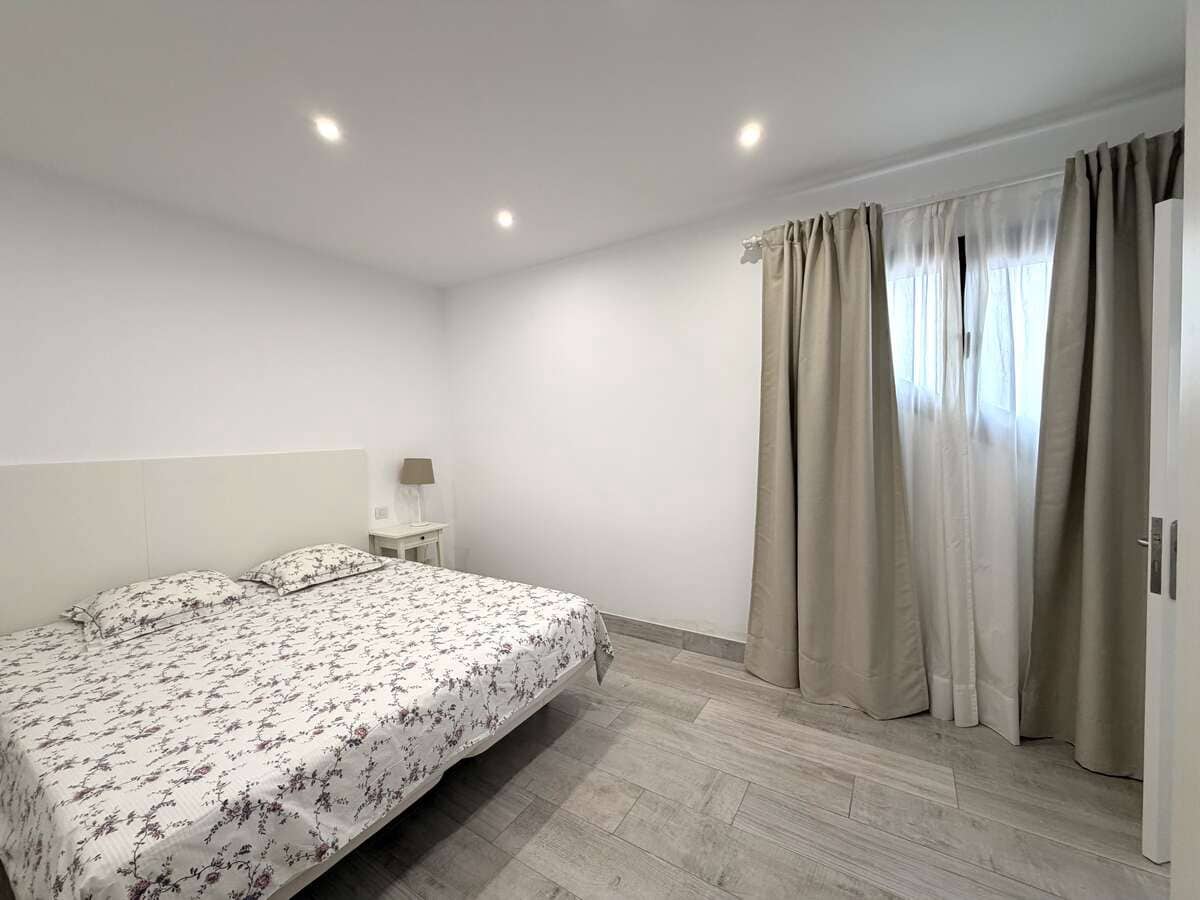 Appartement de 2 chambres à louer à Puerto del Carmen avec piscine - 1 400 € (Ref: 10006134)