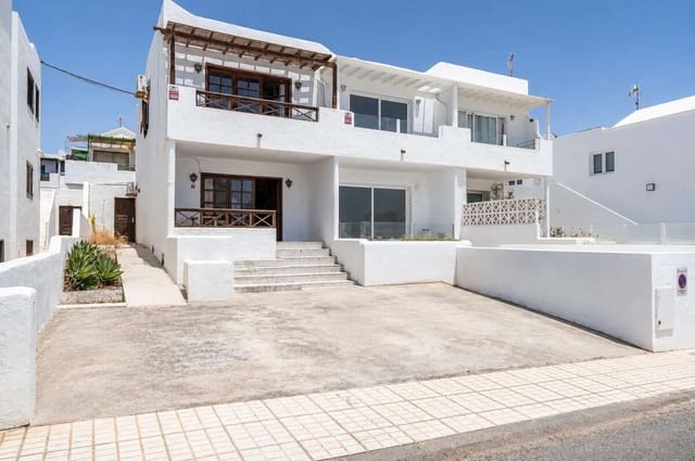 3 bedroom Semi-detached Villa for sale in Puerto del Carmen, Tías - € 385,000 (Ref: 10010122)
