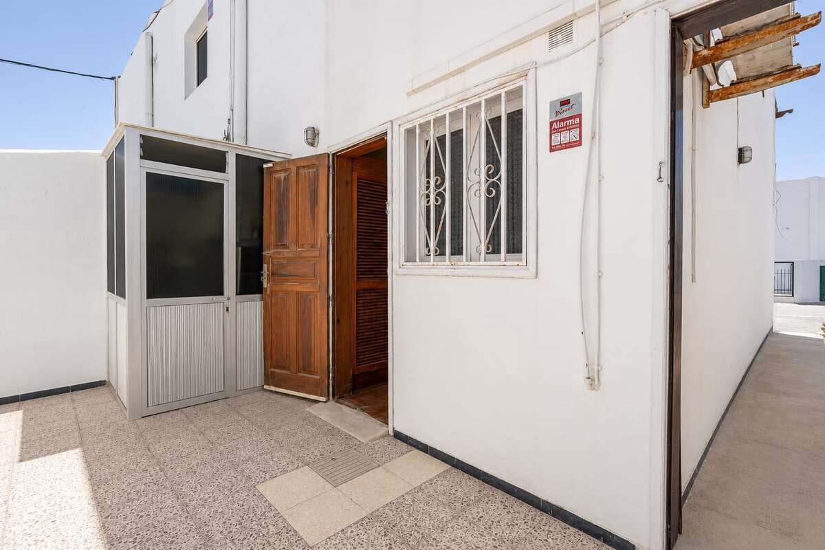 3 bedroom Semi-detached Villa for sale in Puerto del Carmen - € 385,000 (Ref: 10010122)