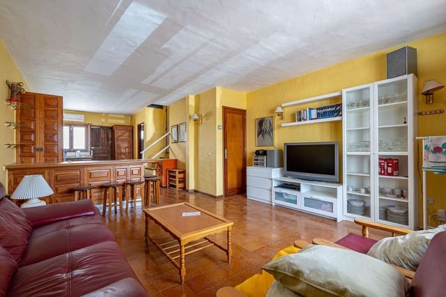 3 bedroom Semi-detached Villa for sale in Puerto del Carmen, Tías - € 385,000 (Ref: 10010122)