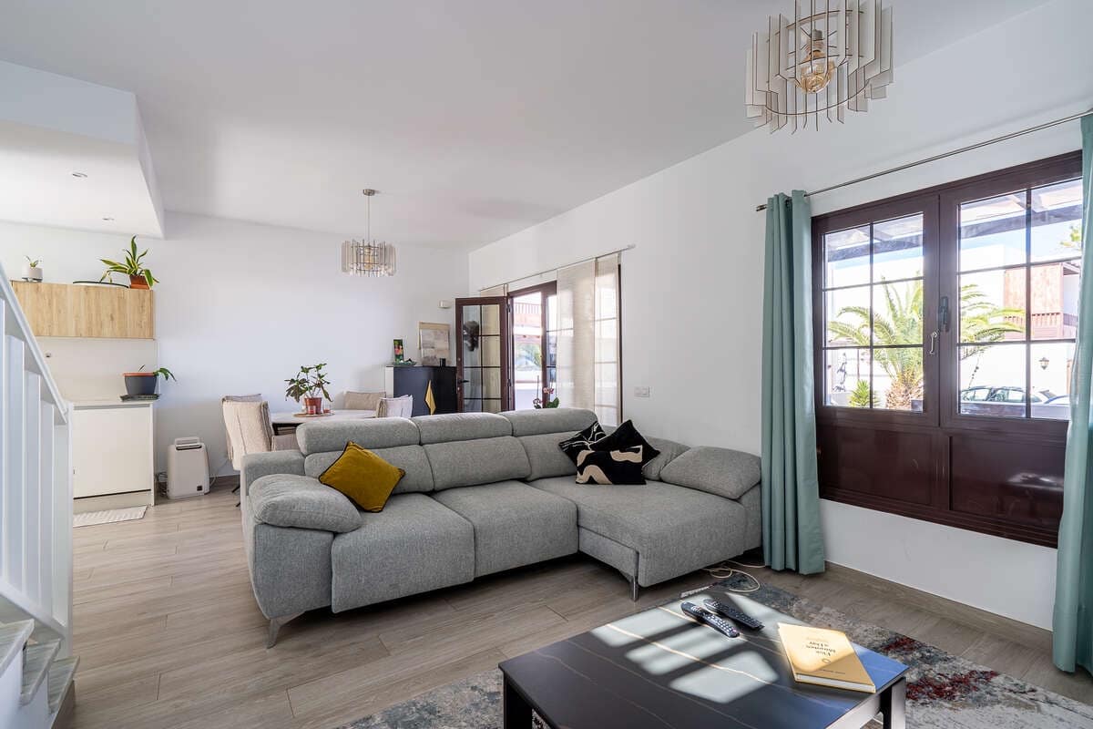 2 quarto Moradia Geminada para venda em Costa Teguise com piscina garagem - 375 000 € (Ref: 10020018)