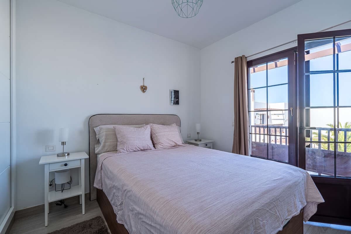 2 quarto Moradia Geminada para venda em Costa Teguise com piscina garagem - 375 000 € (Ref: 10020018)