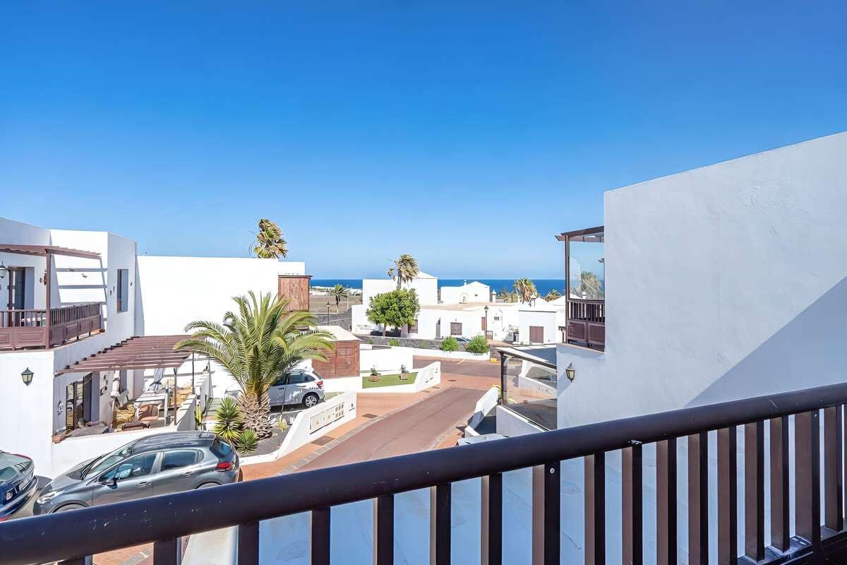 2 quarto Moradia Geminada para venda em Costa Teguise com piscina garagem - 375 000 € (Ref: 10020018)