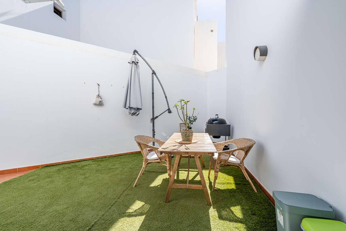 2 quarto Moradia Geminada para venda em Costa Teguise com piscina garagem - 375 000 € (Ref: 10020018)