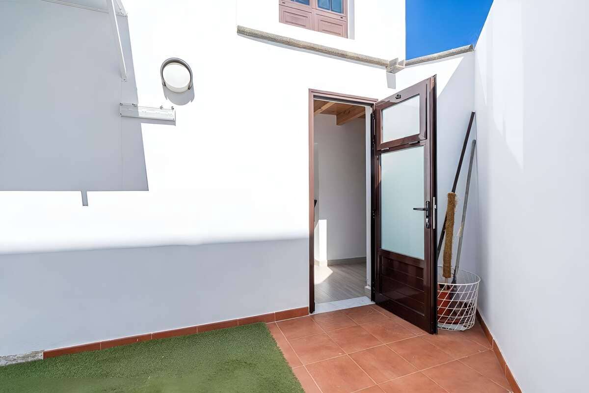 2 quarto Moradia Geminada para venda em Costa Teguise com piscina garagem - 375 000 € (Ref: 10020018)
