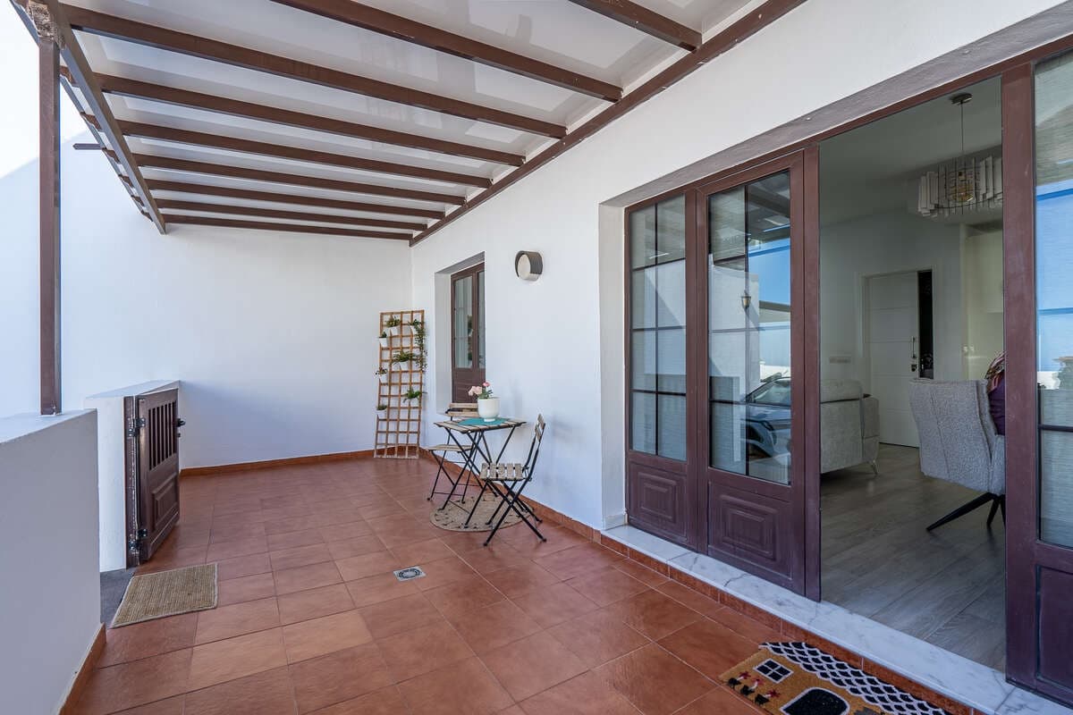 2 quarto Moradia Geminada para venda em Costa Teguise com piscina garagem - 375 000 € (Ref: 10020018)