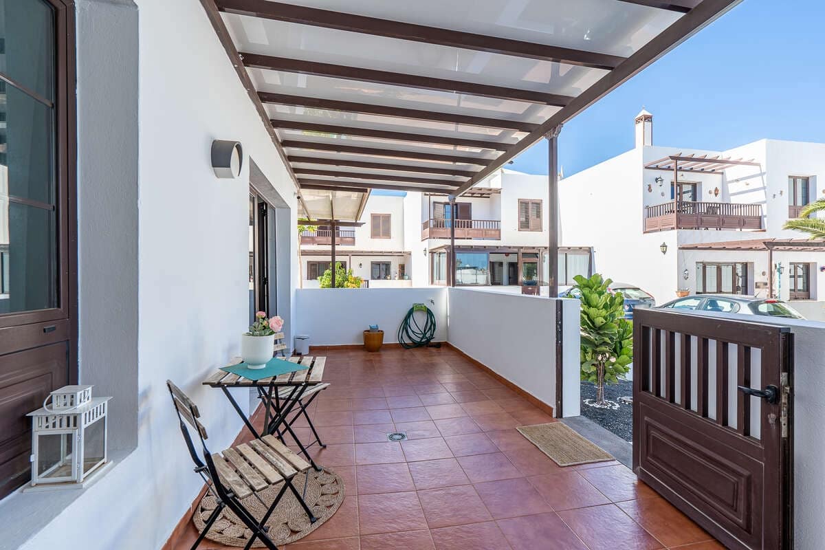 2 quarto Moradia Geminada para venda em Costa Teguise com piscina garagem - 375 000 € (Ref: 10020018)