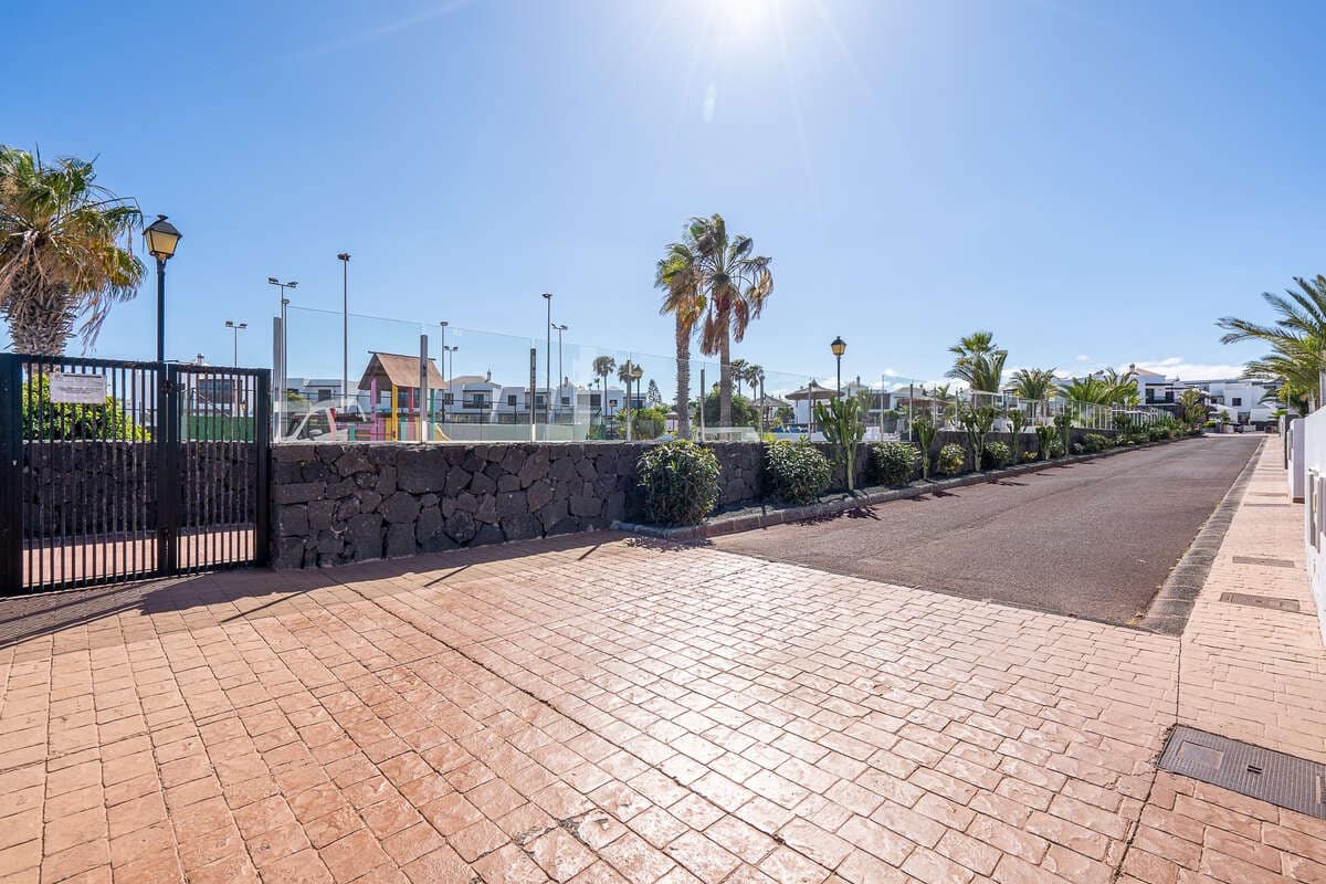 2 quarto Moradia Geminada para venda em Costa Teguise com piscina garagem - 375 000 € (Ref: 10020018)