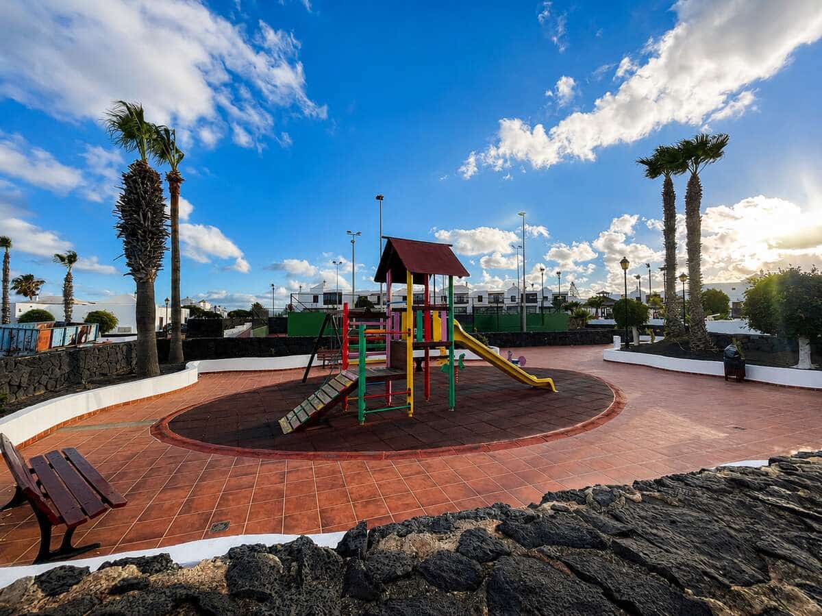 2 quarto Moradia Geminada para venda em Costa Teguise com piscina garagem - 375 000 € (Ref: 10020018)