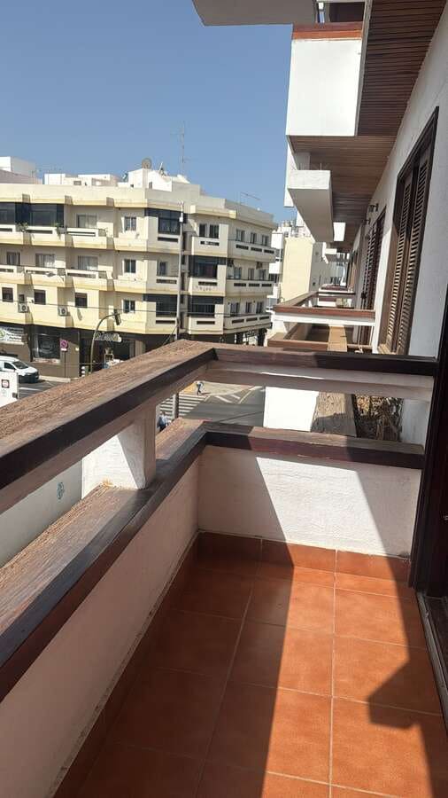 2 bedroom Flat for sale in Arrecife with garage - € 300,000 (Ref: 10036282)