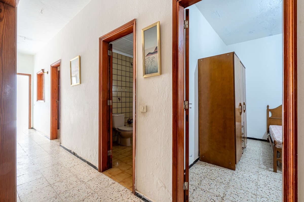 5 bedroom Villa for sale in San Bartolome - € 285,000 (Ref: 10040256)