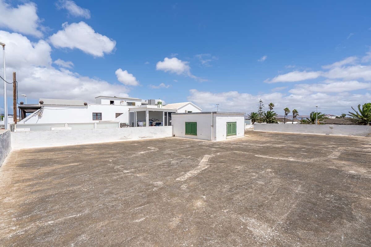 5 bedroom Villa for sale in San Bartolome - € 285,000 (Ref: 10040256)