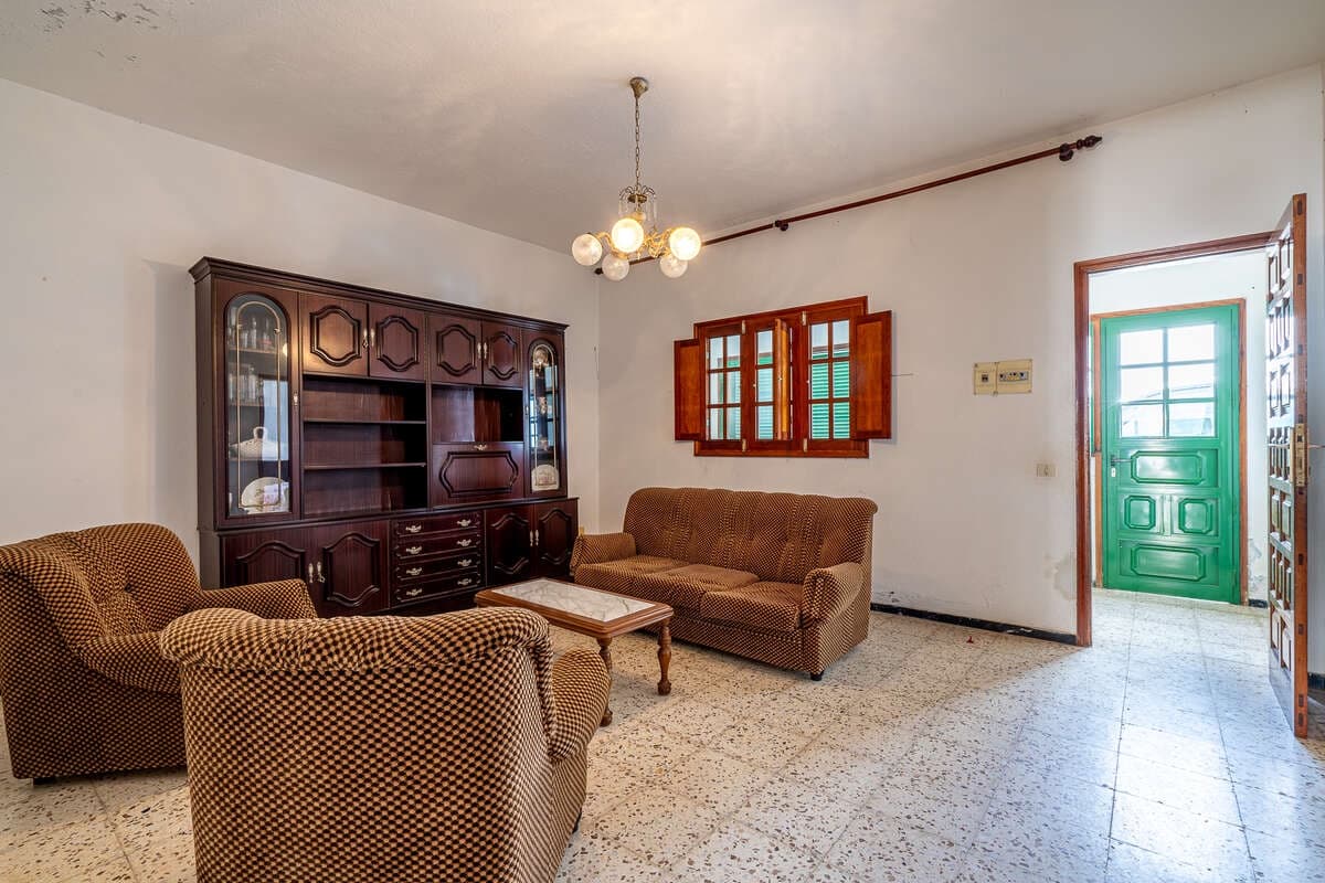 5 bedroom Villa for sale in San Bartolome - € 285,000 (Ref: 10040256)