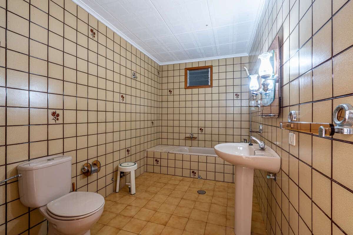 5 bedroom Villa for sale in San Bartolome - € 285,000 (Ref: 10040256)