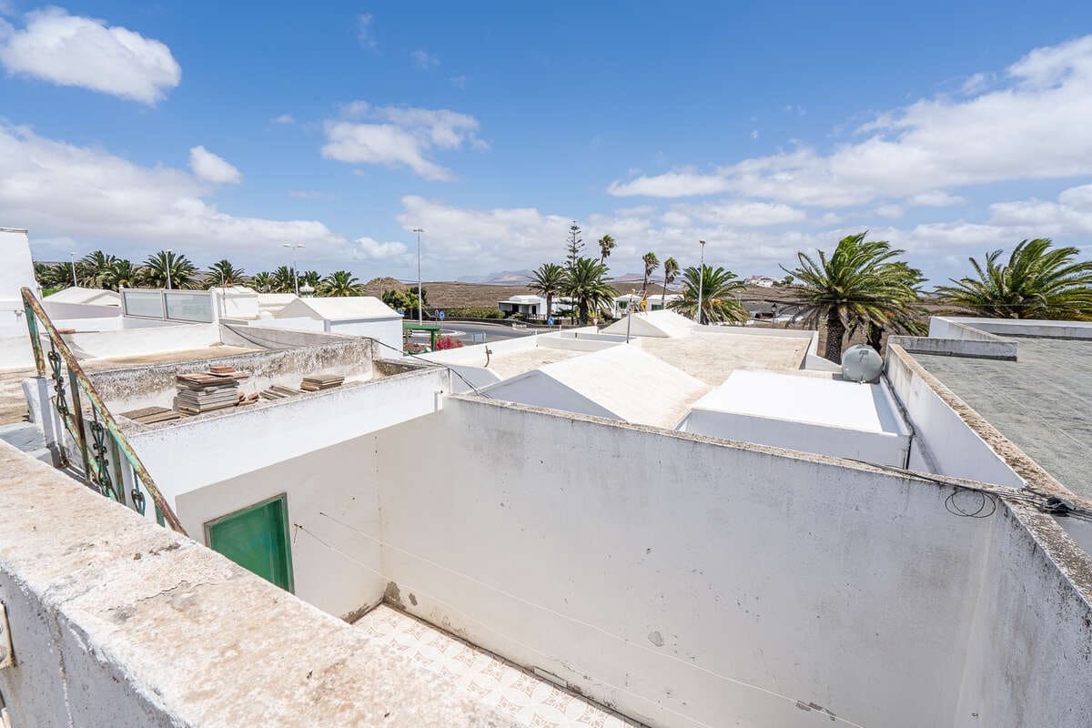 5 bedroom Villa for sale in San Bartolome - € 285,000 (Ref: 10040256)