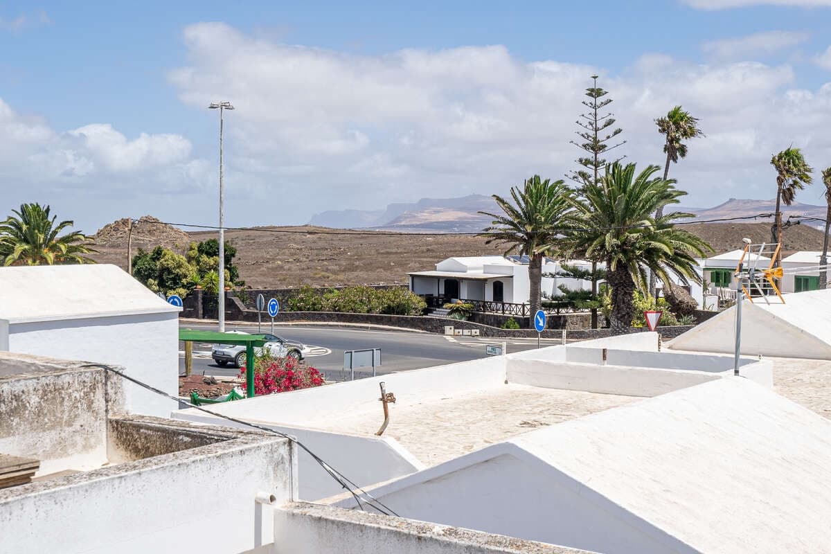 5 bedroom Villa for sale in San Bartolome - € 285,000 (Ref: 10040256)