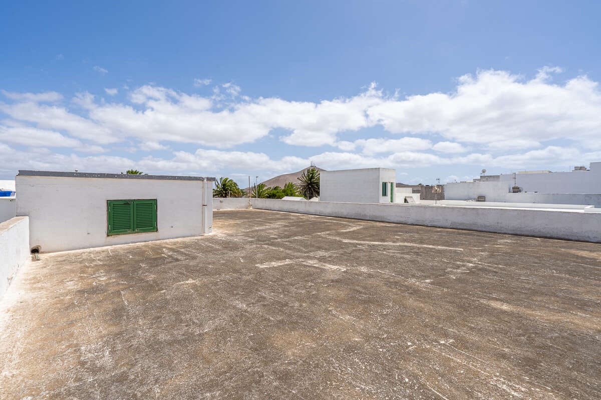 5 bedroom Villa for sale in San Bartolome - € 285,000 (Ref: 10040256)