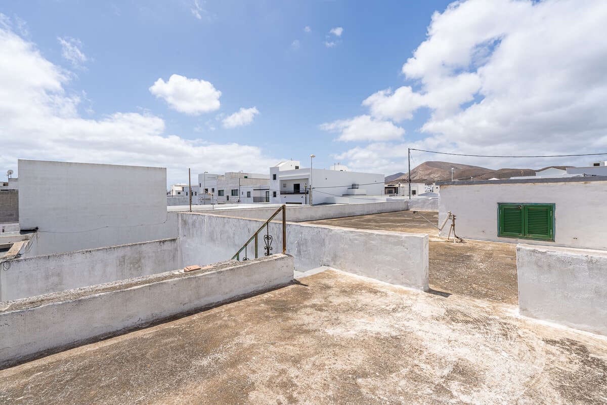 5 bedroom Villa for sale in San Bartolome - € 285,000 (Ref: 10040256)