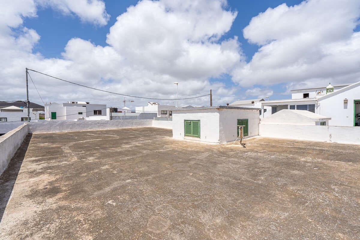 5 bedroom Villa for sale in San Bartolome - € 285,000 (Ref: 10040256)